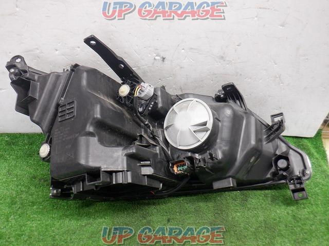 ◆Price reduced!Only the left side is genuine Nissan
HID headlights-04