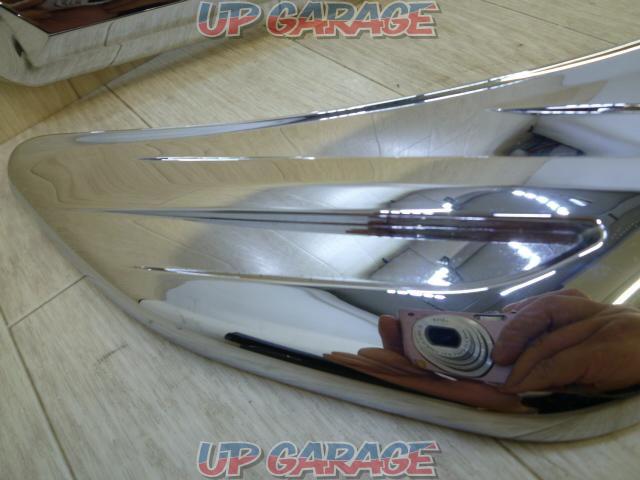 unbranded
Eye line
Right and left
■
Land Cruiser 200
Previous period-02