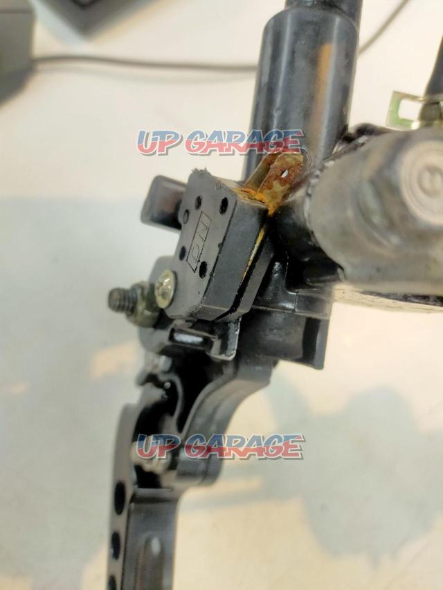 Unknown Manufacturer
Brake master & rear brake holder set
Unknown master piston diameter-06