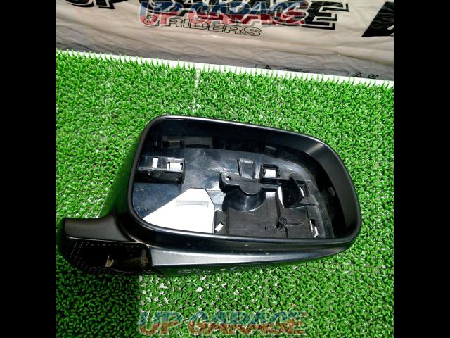 April price reductions
Toyota genuine
Mirror cover Isis-05
