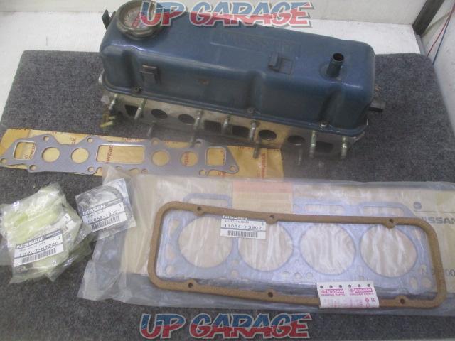 Nissan genuine
Cylinder head cover set
* All the things in the image will be-08