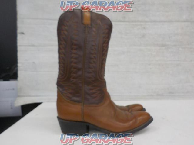 Tony
Lama
Western boots
Size: 9
D-04