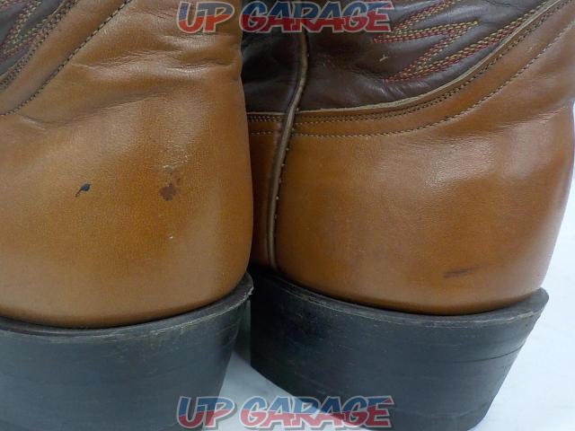 Tony
Lama
Western boots
Size: 9
D-08