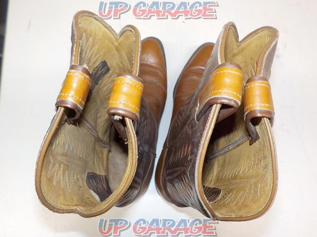 Tony
Lama
Western boots
Size: 9
D-10