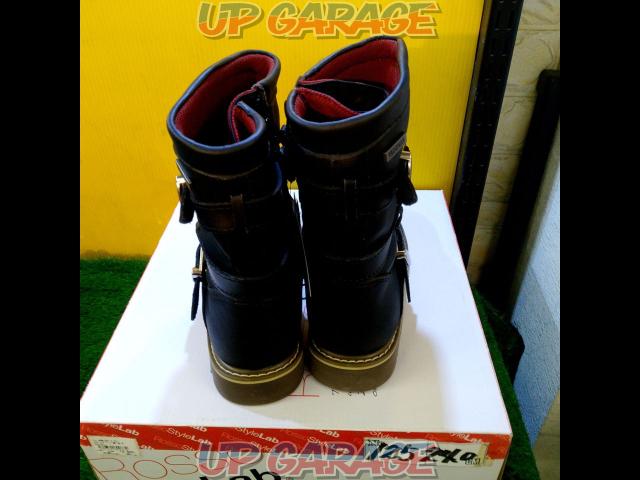 J-AMBLE
Waterproof riding boots
Part number: ROB-201-04