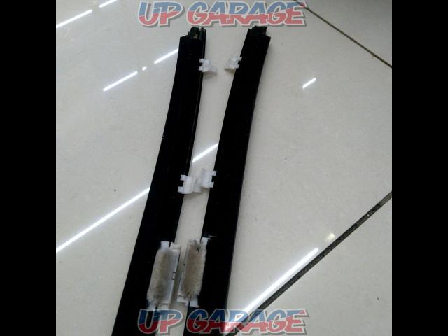 [Skyline GT-R / BNR34] NISSAN
Genuine
Door molding
Right and left
[Price Cuts]-04
