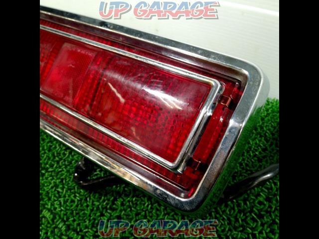 510 Bluebird/first half
NISSAN genuine tail lens right side only
We lowered the price!!-04