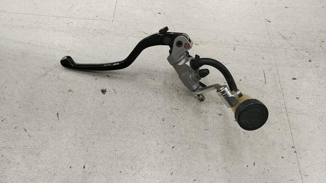 Brembo
Radial clutch master cylinder
General purpose
16 16 mm X 18-02