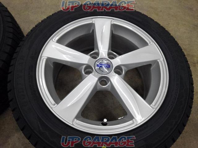 Great price reduction VOLVO
V40 original wheel
+
GOODYEAR (Goodyear)
ICE
NAVI
Eight-05