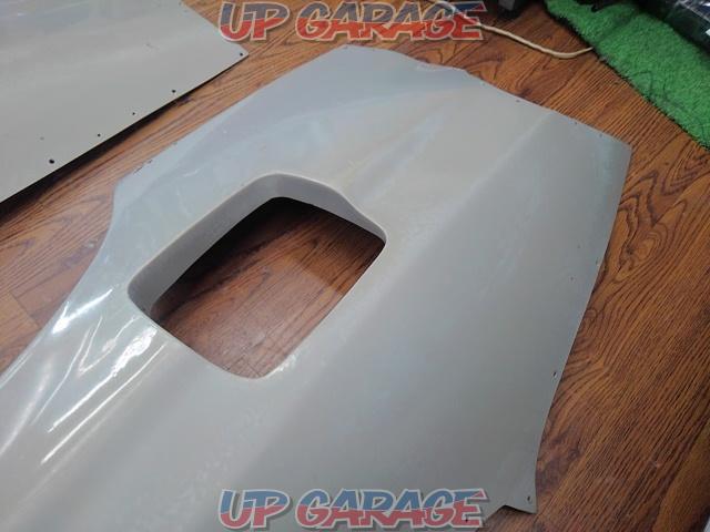 [Sylvia
S15 parts land
FRP rear side fender is in poor condition...-05