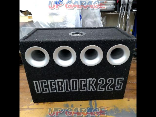 Good old style Mac
AUDIO
ICEBLOCK 225
Woofer with box provides deep bass sound-02