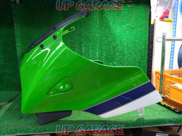 [GPZ900R] manufacturer unknown
FRP upper cowl
*The lower part of the louver is bent.-05