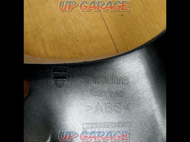 CROSS
DOCK Bikini Cowl
Headlight diameter: Approx. 18cm compatible
Engraving: DZY 2 A 0-03