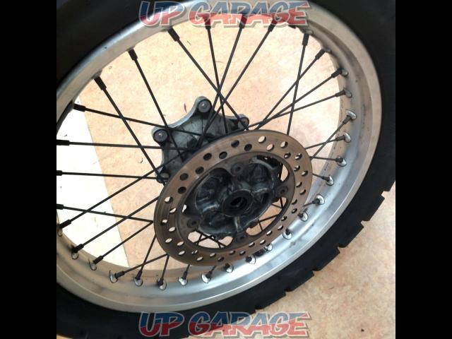 Honda genuine
Tires and wheels
Front and rear set XR250R
/MD30
1998 model-07