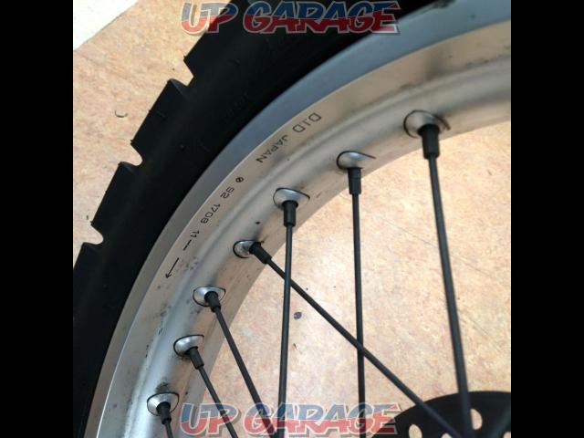 Honda genuine
Tires and wheels
Front and rear set XR250R
/MD30
1998 model-09