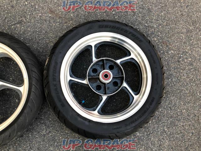 Price reduction KAWASAKI Zephyr 1100 genuine aluminum wheels +F/MichelinRadial+R/BRIDGESTONEBATTLX
BT023
Set before and after-02