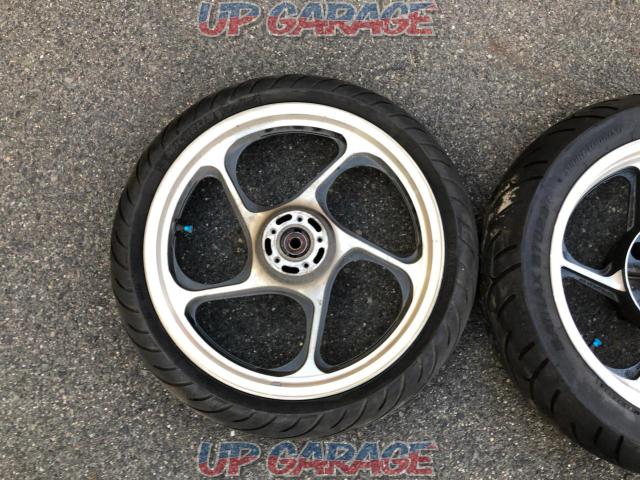 Price reduction KAWASAKI Zephyr 1100 genuine aluminum wheels +F/MichelinRadial+R/BRIDGESTONEBATTLX
BT023
Set before and after-03