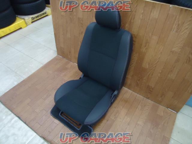 Toyota
200 series
Hiace
Type 5
Dark prime
Genuine reclining seat-02