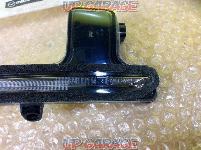 Mazda genuine CX-5
front side turn lamp
Right only
KB7W-69-122-02