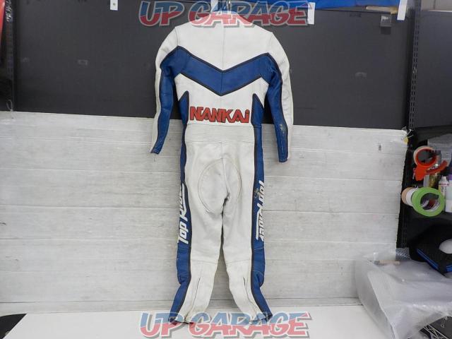 Nankaibuhin (Nankai)
TOP
RIDER
Racing suits
Size: M-02