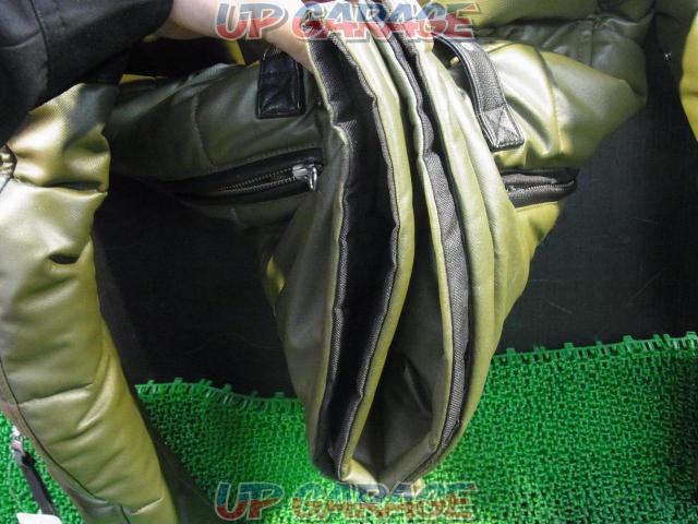 Wakeari
XL size
VonDutch
MOTORS
Winter jacket (synthetic leather part included)
*For autumn/winter-09