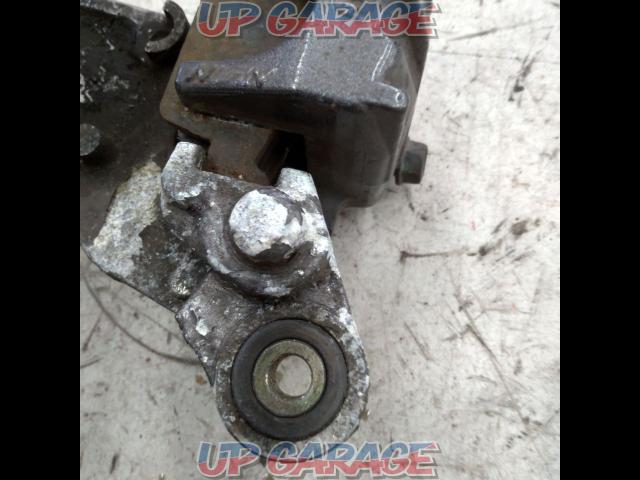 HONDA
Genuine front brake caliper & support
Lead 90 (HF05)-04