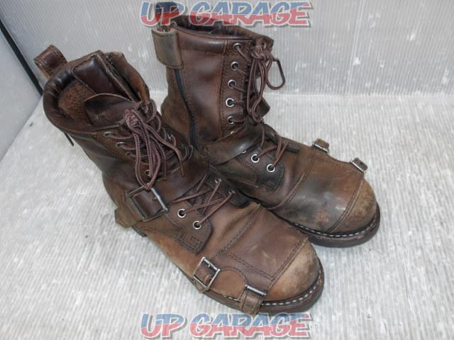 Alpha
Riding boots
Size: 25.5cm-02