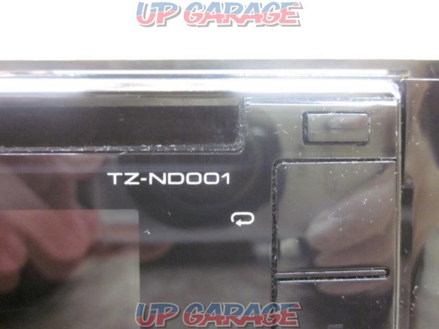 Toyota genuine
Made KENWOOD
TZ-ND001
Compatible with CD, Bluetooth, and hands-free-03