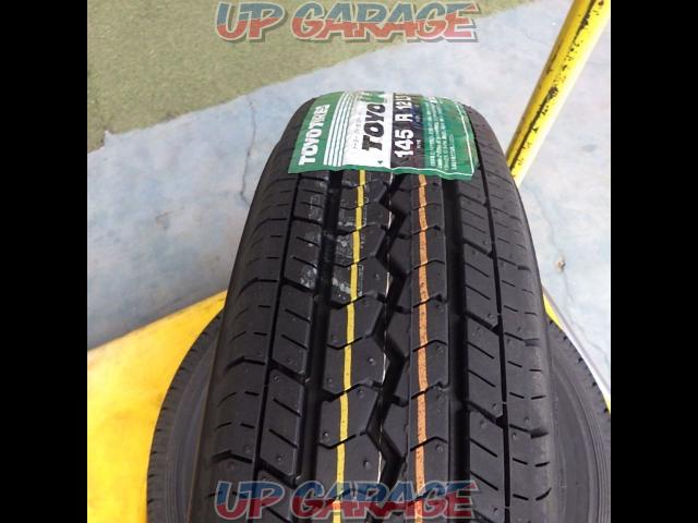 Only 2 tires TOYOV-02e-03
