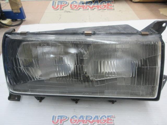 NISSAN
DR30
Skyline
Previous term genuine headlight
Right and left-06