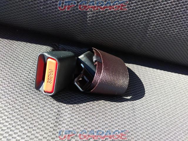 Genuine Toyota Hiace
Rear seat-07