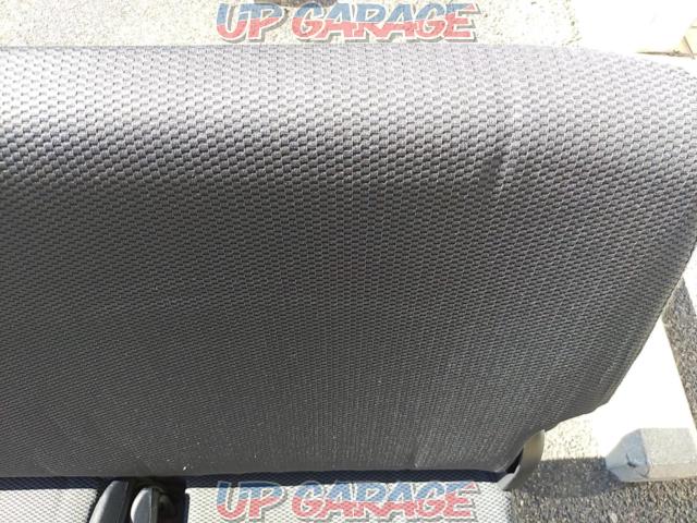 Genuine Toyota Hiace
Rear seat-08