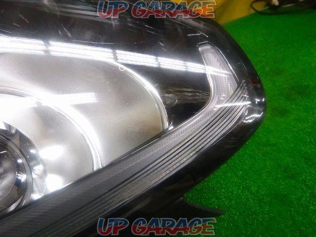 ● Price cut! Only the left side
NISSAN genuine
Lightning LED Headlights-09