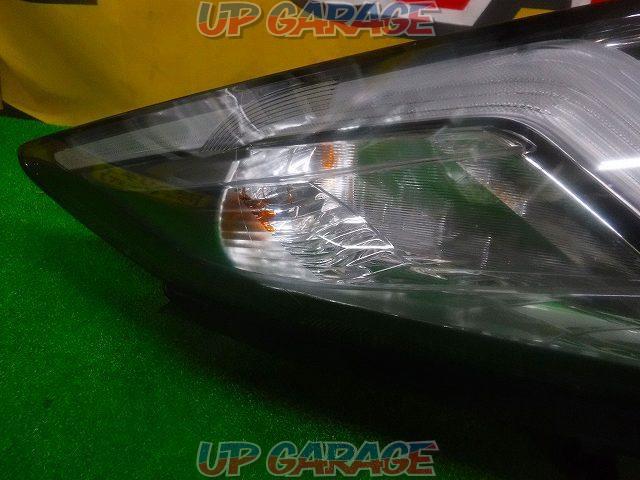 ● Price cut! Only the left side
NISSAN genuine
Lightning LED Headlights-10