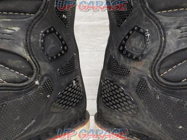 W2
BOOTS
Terrain Boots
Size: EU45 / US11
※ warranty-07