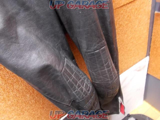 Size: Unknown
CHAMPION
RIVETTS
Leather suits-02