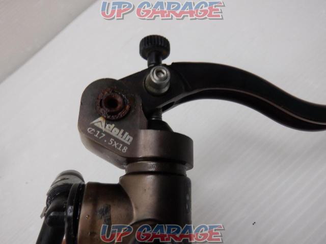 Faded large Yes
Adelin
Radial pump clutch master cylinder
(Vertical type/Separate tank type)
Φ 17.5 × 18
General purpose
Handle Φ22.2 correspondence-10