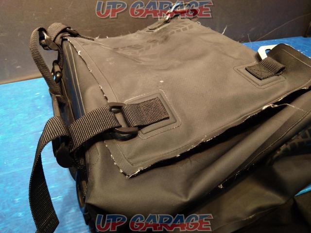 Capacity: 24L
Doppelgerger
Tarpaulin seat bag-02