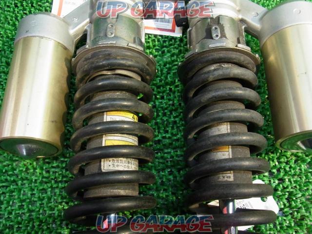 Removed from ZRX1100 (model year unknown)
Genuine
Rear shock
Right and left-04
