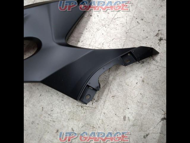 Unknown Manufacturer
Side cowl
YZF-R6/BN6-04