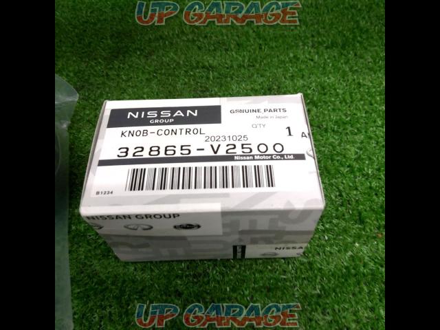 Nissan
Genuine
5-speed MT
Shift knob-02