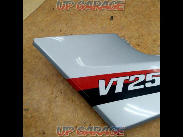 VT250F
MC08HONDA genuine side cover-02