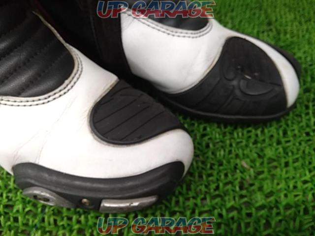 BERIK racing boots
Size 41-03