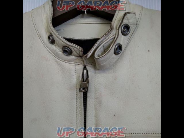 Kushitani
Single leather jacket
Size: M-06