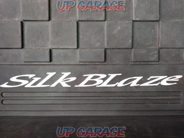 SilkBlaze 3Dラバーフロアマット ブラック 5分割 C-HR 前期-05