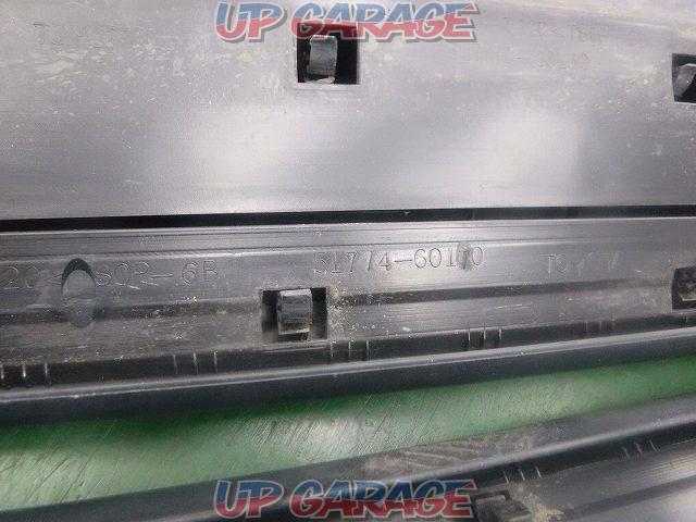 Left and right set TOYOTA genuine
Side step cover/running board-08