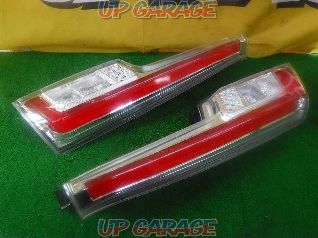 Price reduced! Left and right set DAIHATSU genuine
Tail lens-03
