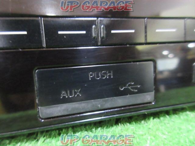 TOYOTA2DIN wide size
CD / USB tuner
(86120-26200)-06
