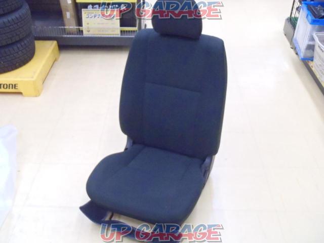 Toyota genuine
Hiace 200
Super GL genuine sheet
Passenger seat (LH)-02