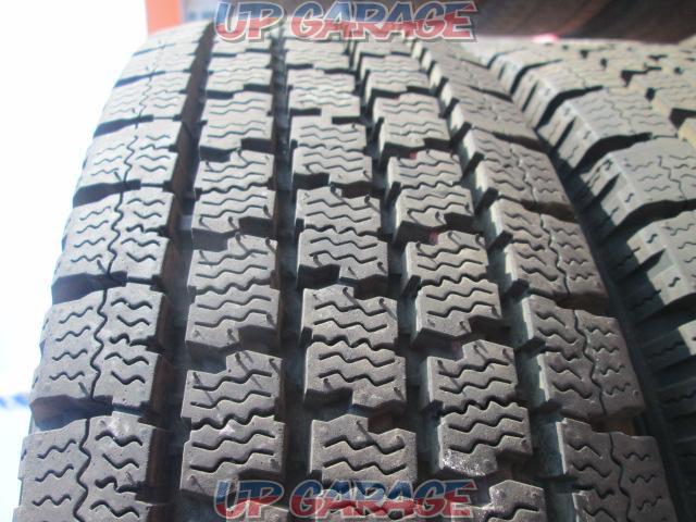 TOYO (Toyo)
DELVEX
935
(studless tire)
90/88
LT-07